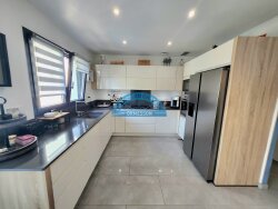 photo1
