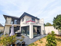 facade-cote-jardin---pelouse-ia