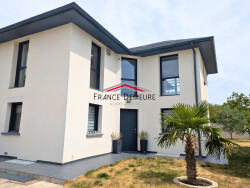 facade-de-la-maison---pelouse-ia