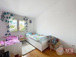 photo1